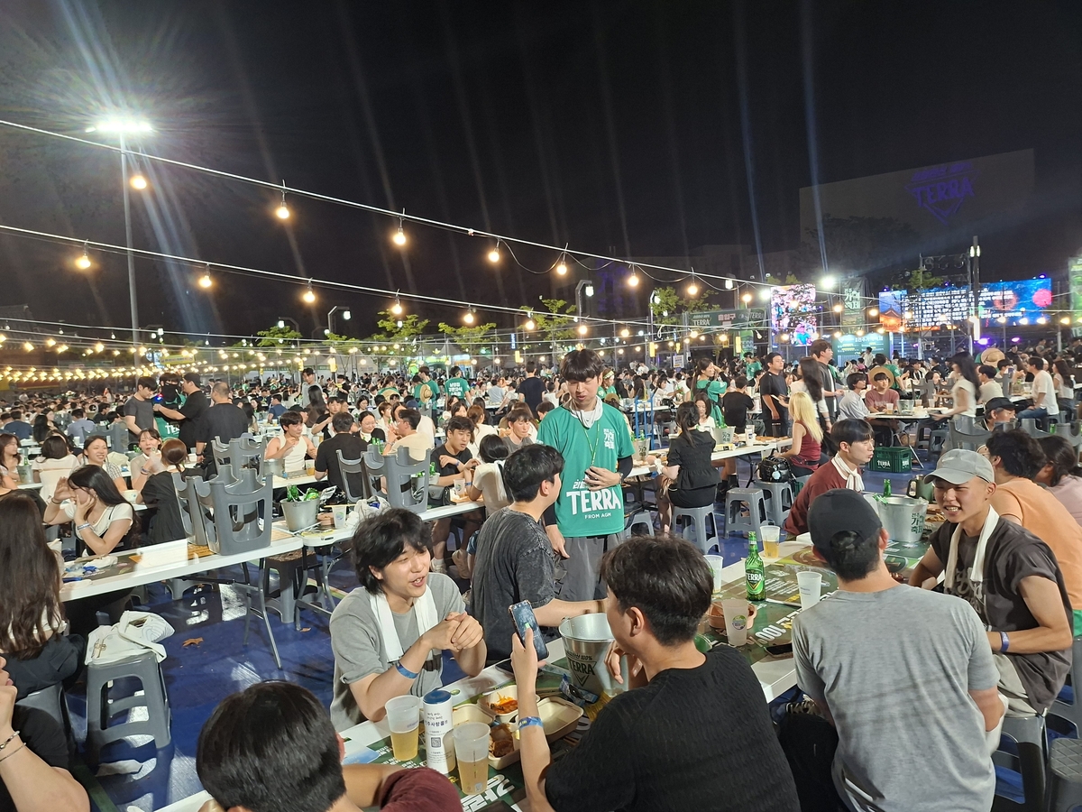 찜통더위도 못 말린 2026 전주가맥축제