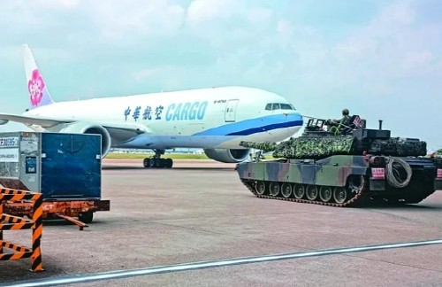 북부 타오위안 국제공항에 배치된 M1A2T 전차