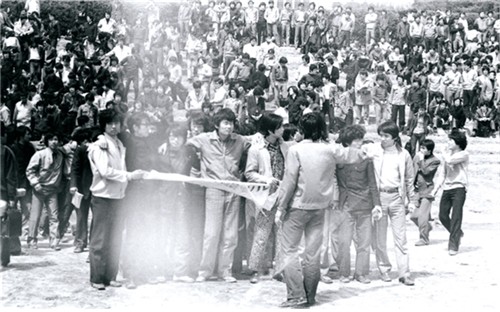 1975년 4월 7∼8일 고려대 시위대와 경찰의 충돌