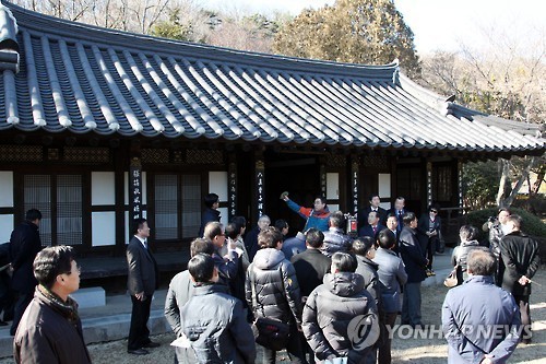진주시 구인회 LG그룹 창업주 생가 방문객들