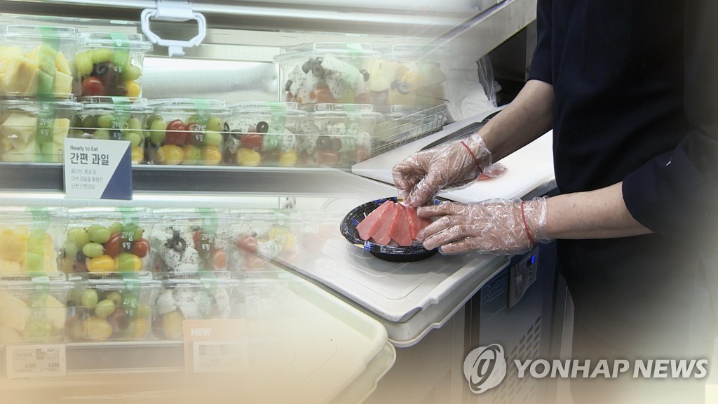 달라진 대형마트들…맞춤형·신선식품 내세워 차별화(CG)