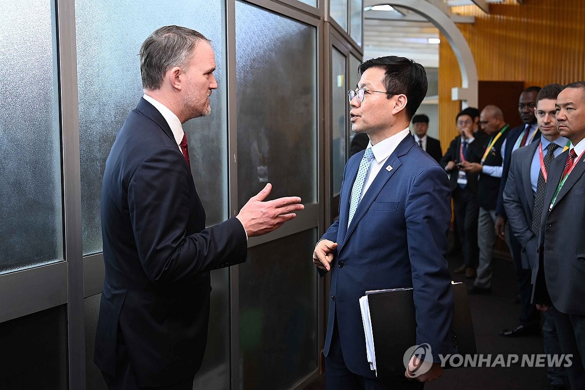 미국 무역대표부(USTR) 대표와 면담하는 여한구 전 산업부 통상교섭본부장