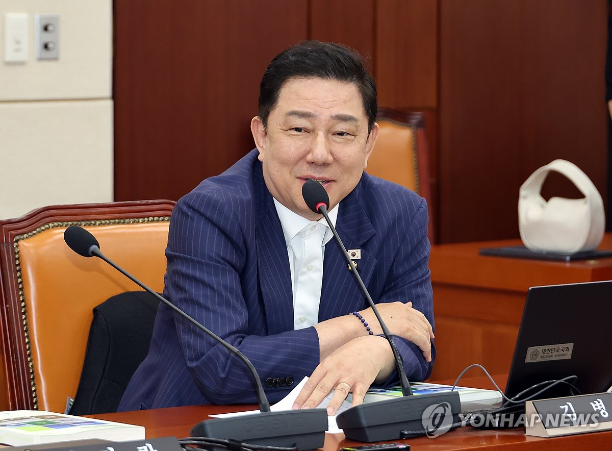 인사말 하는 국방위 김병기 의원