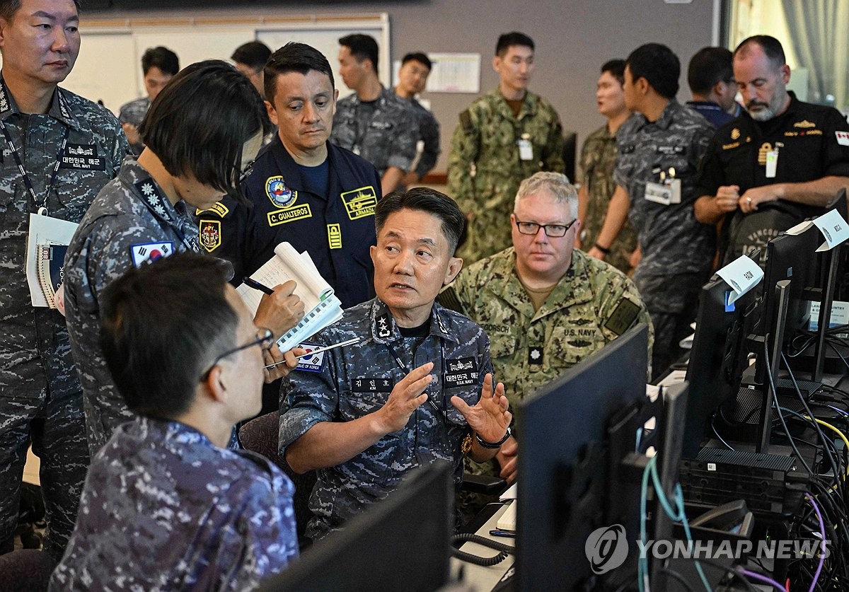 김인호 소장, 해양작전본부서 해상작전 논의
