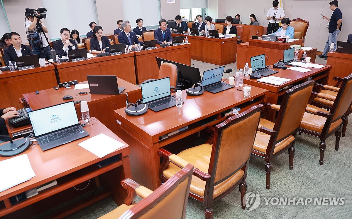 '검사 보완수사권 폐지' 형소법 개정안, 여당 주도 법사위 통과