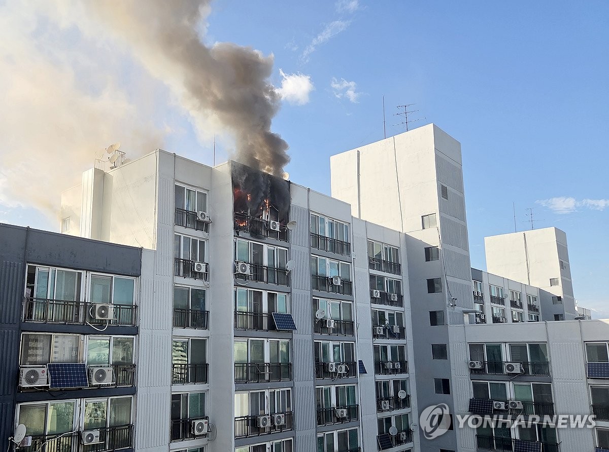 가양동 아파트 화재, 치솟는 연기