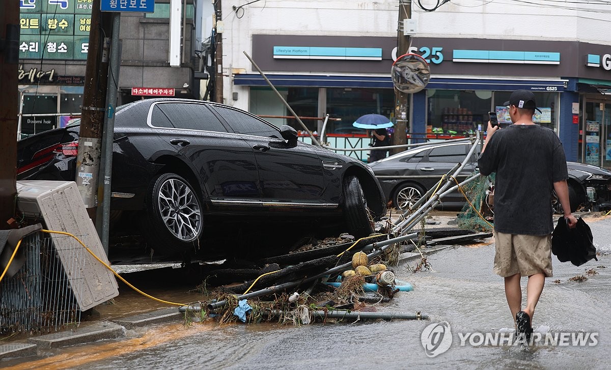 거제 집중호우…승용차 파손