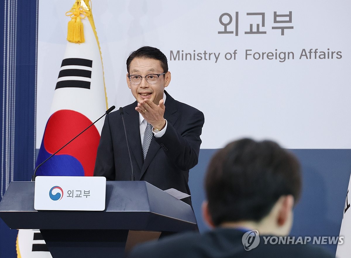 질문받는 박두순 외교부 대변인