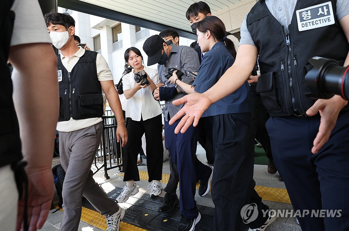영장실질심사 마친 제주 '실종 허위종결' 경찰관