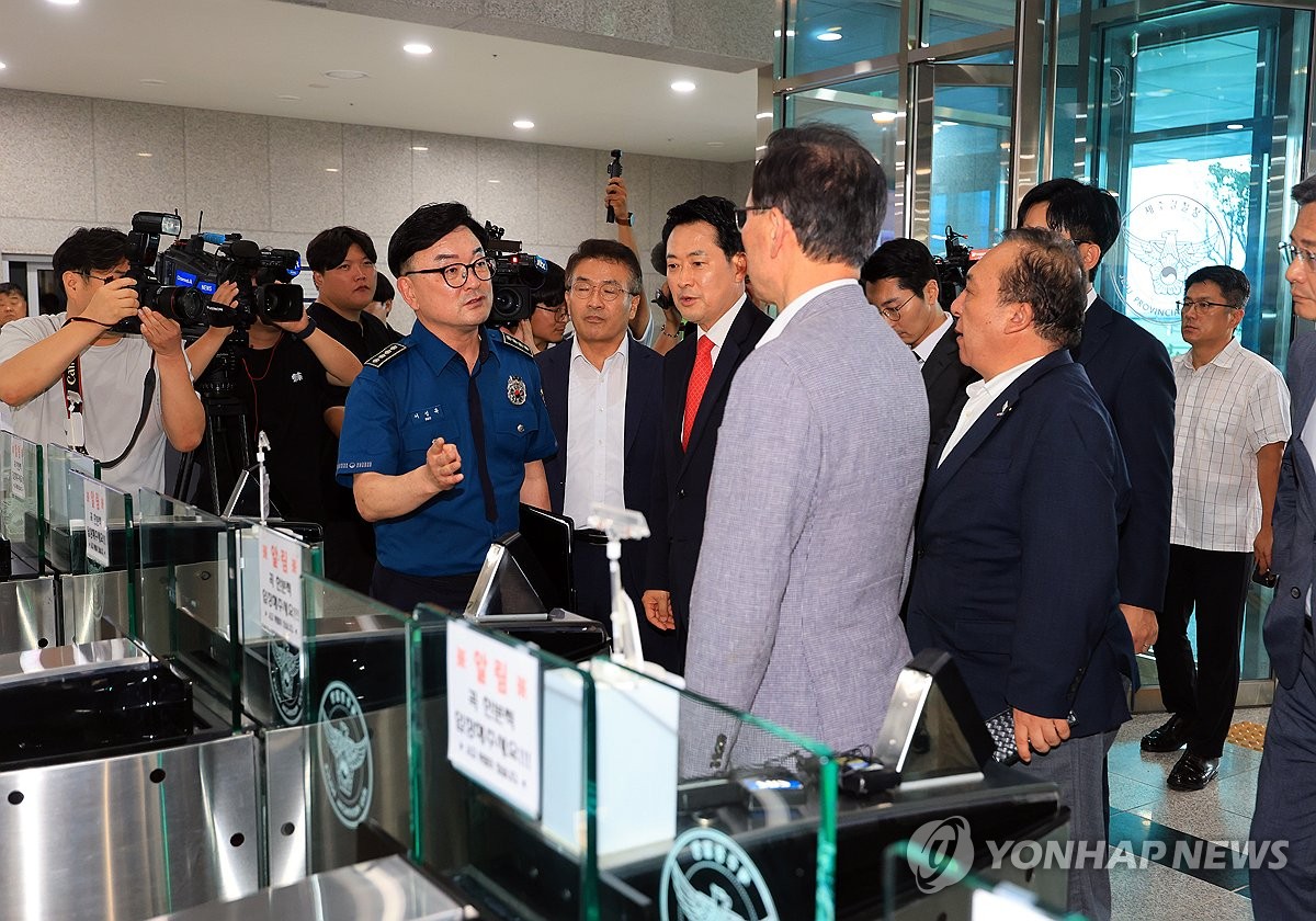 제주경찰청 찾은 장동혁 대표