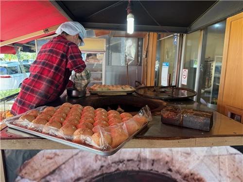 화덕 속에서 이어지는 고향의 맛