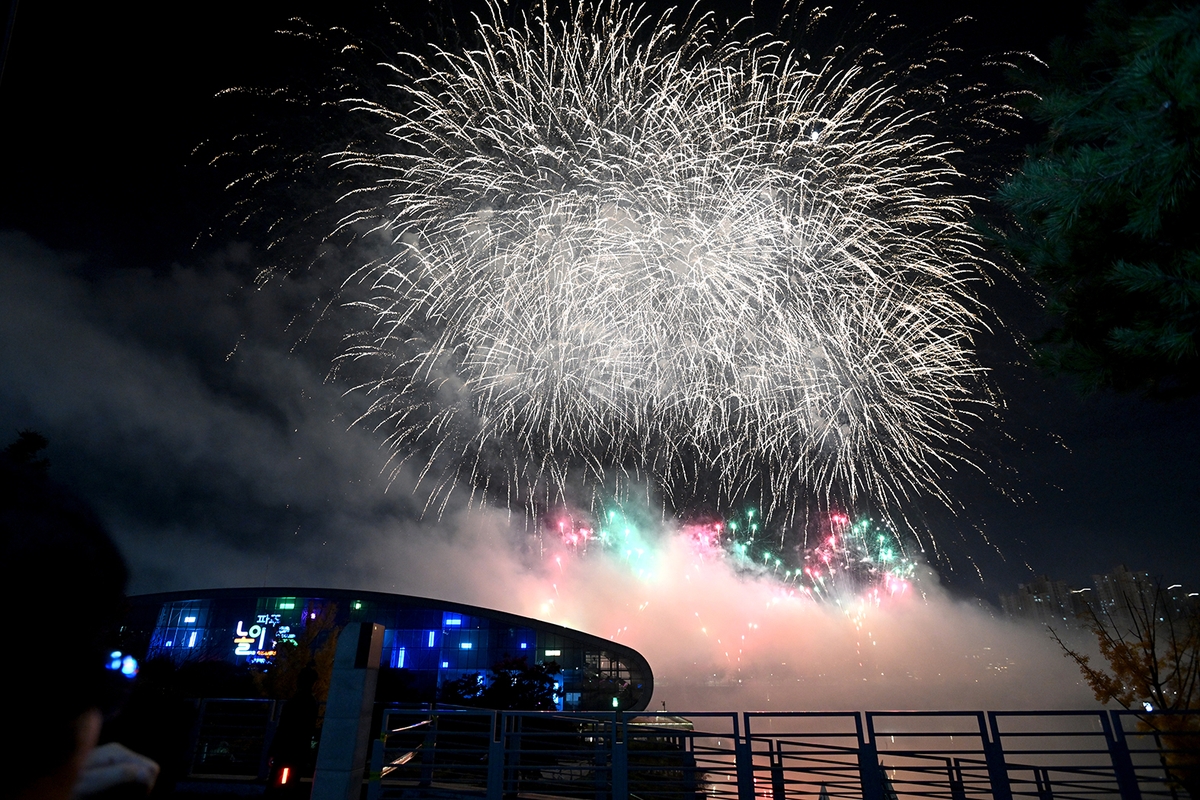 2025년 11월 1일에 열린 제7회 운정호수공원 불꽃축제
