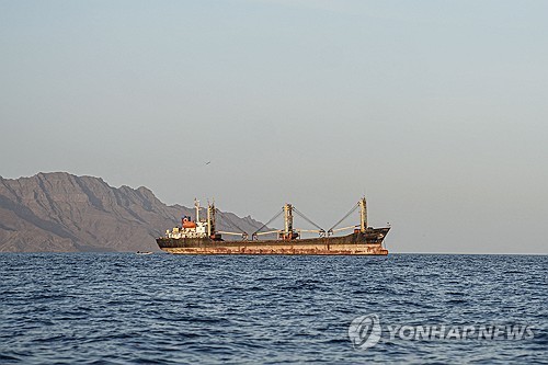 예멘 인근 바브엘만데브 해협에 정박중인 선박