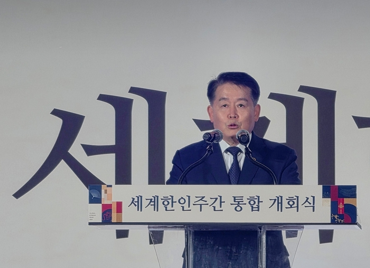 개회사를 하는 김경협 동포청장