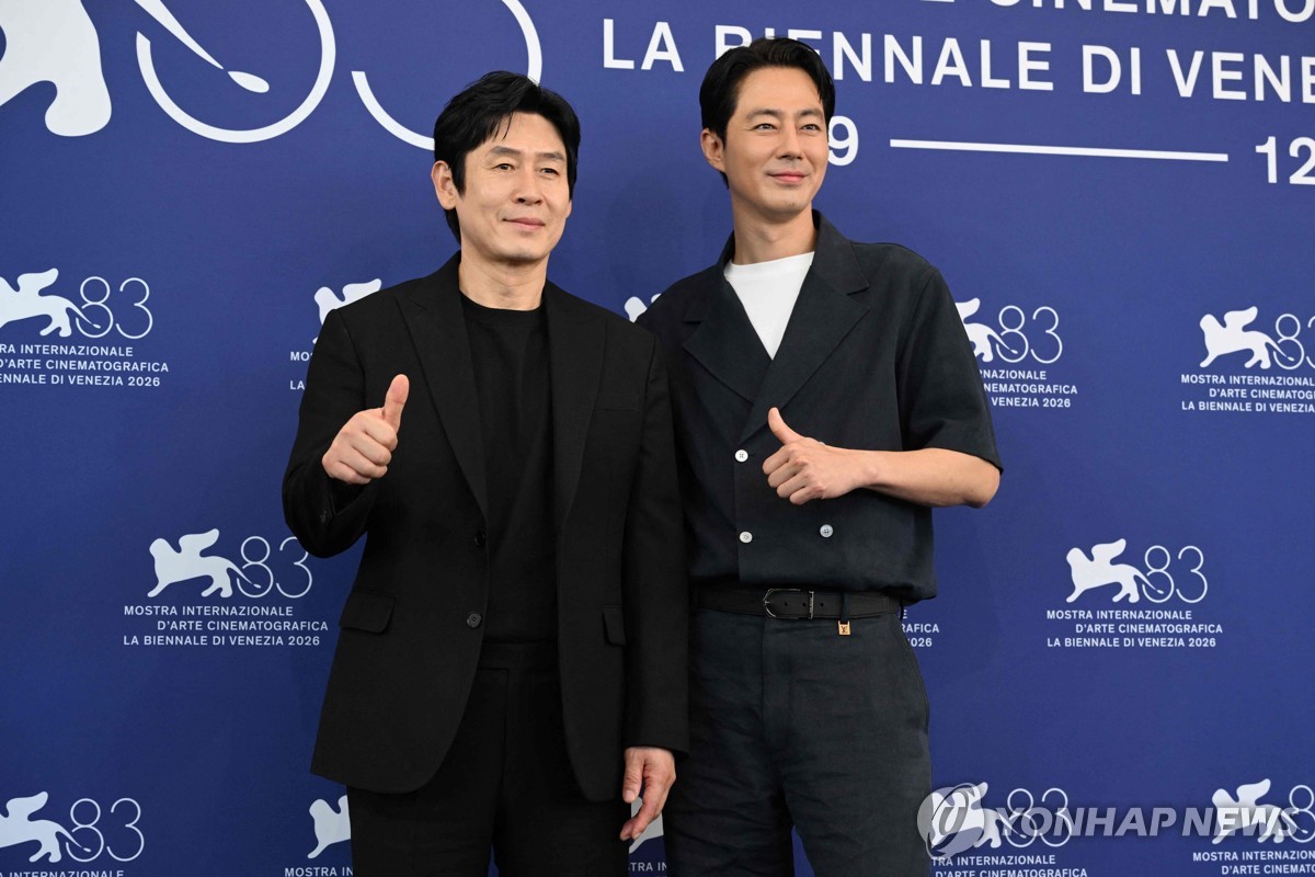 베네치아영화제 포토콜 나선 '가능한 사랑' 주연배우들