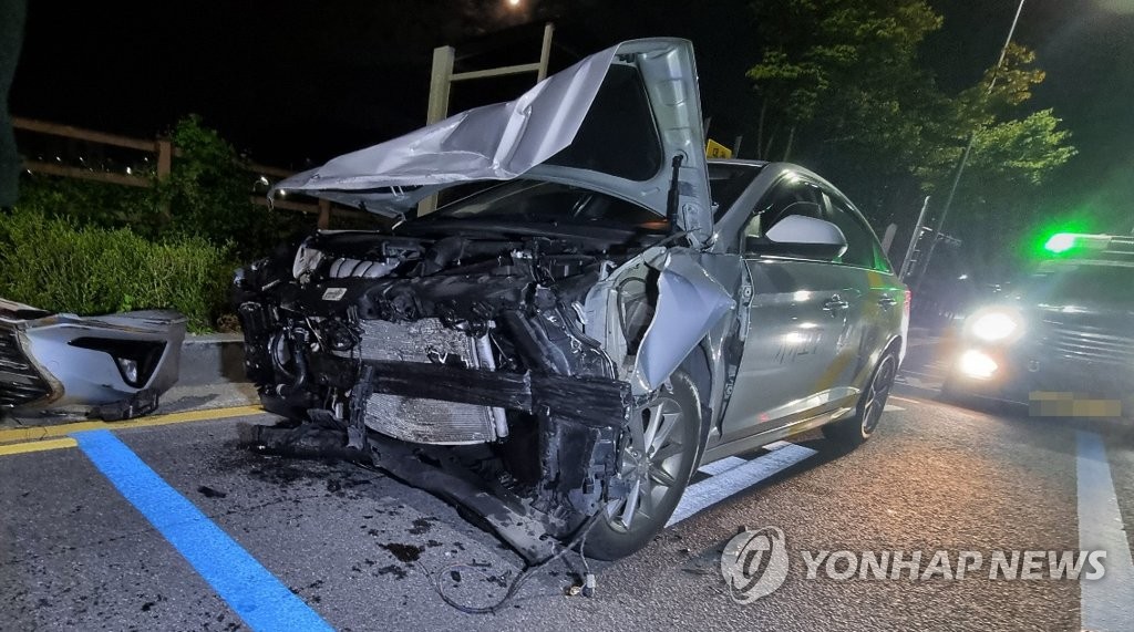 추석 연휴 첫날 도심 교통사고