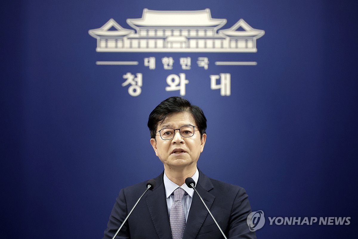인사 브리핑 하는 성기홍 홍보수석