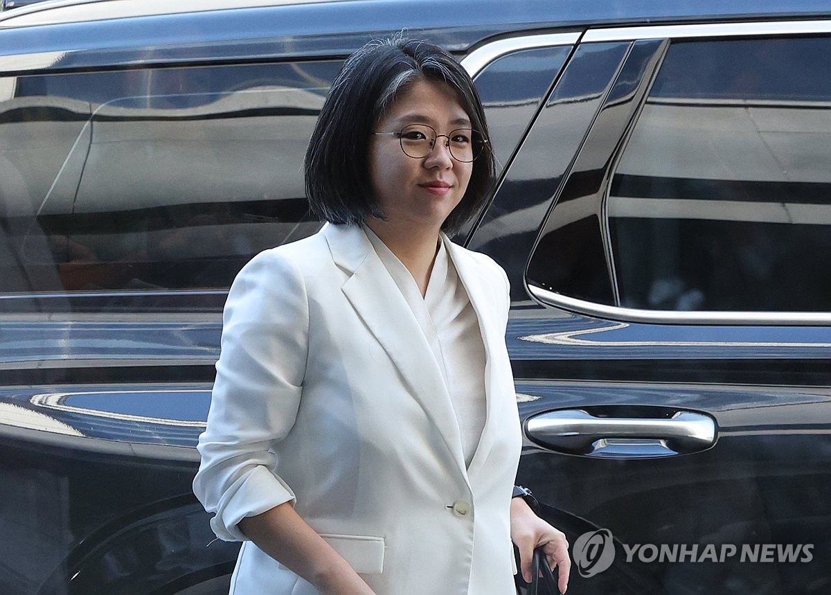 청문회 준비 사무실로 출근하는 용혜인 장관 후보자