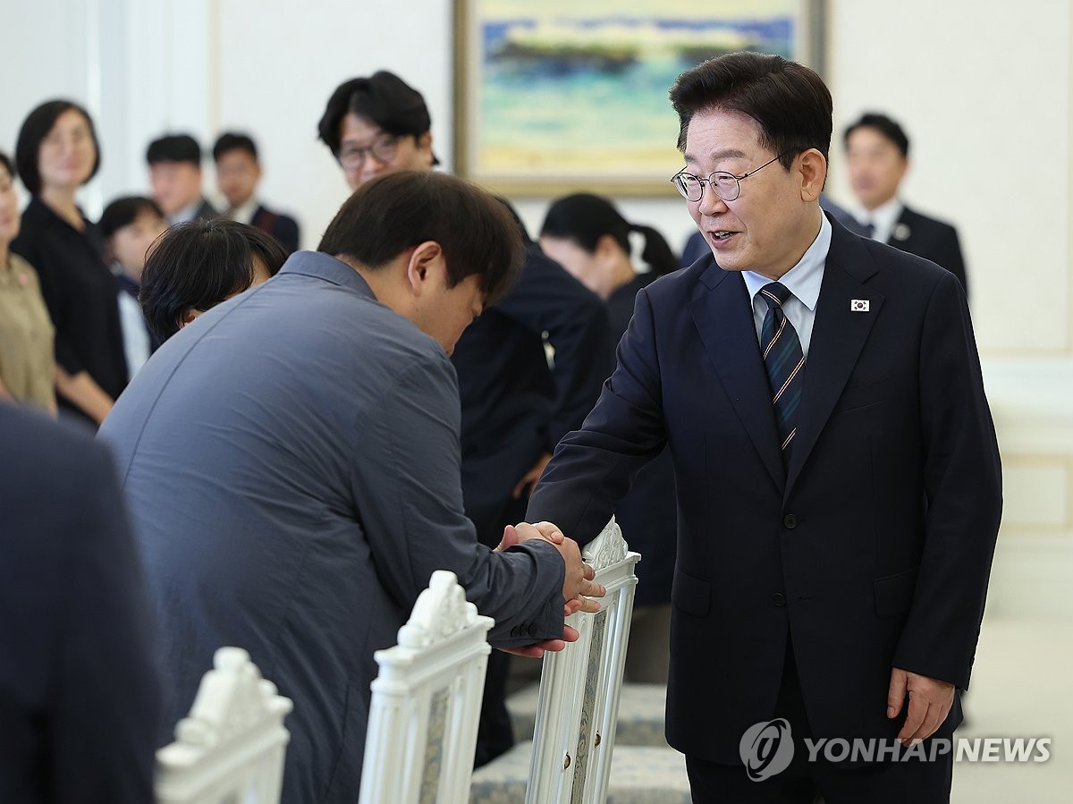 이재명 대통령, 시민사회 초청 간담회