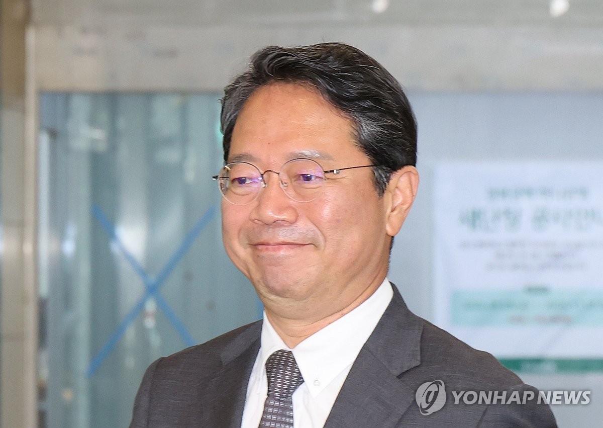 외출하는 김승원 법무장관 후보자