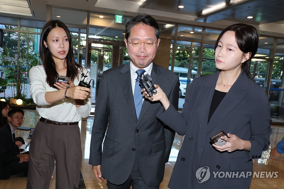 출근하는 김승원 법무장관 후보자