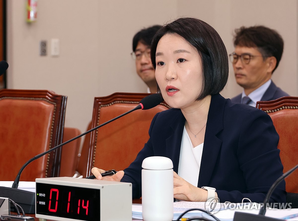 의원들 질문에 답변하는 이소영 중기부 장관 후보자