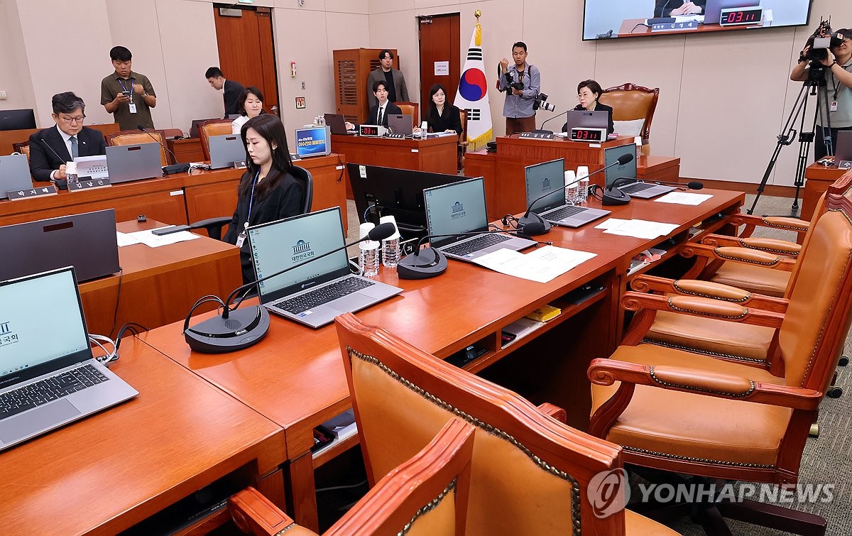 국민의힘 퇴장 속 열린 성평등가족위 전체회의