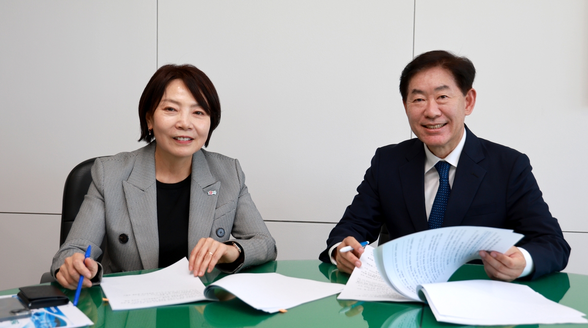 윤난실 시민주권부시장(왼쪽)과 백승주 균형발전부시장