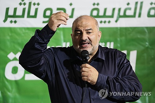 아랍계 정당 라암의 지도자 만수르 아바스