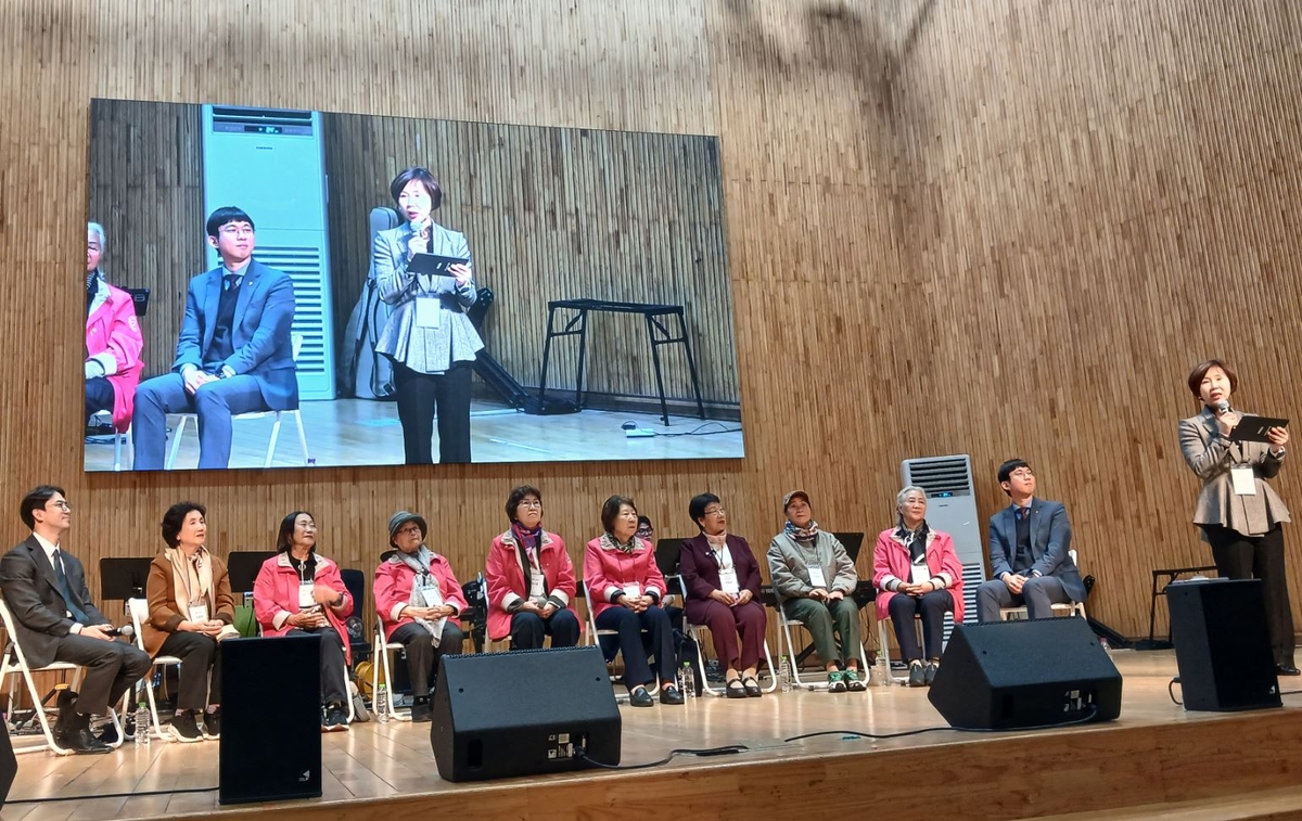 인사말하는 영락의료과학고 김희영 교장