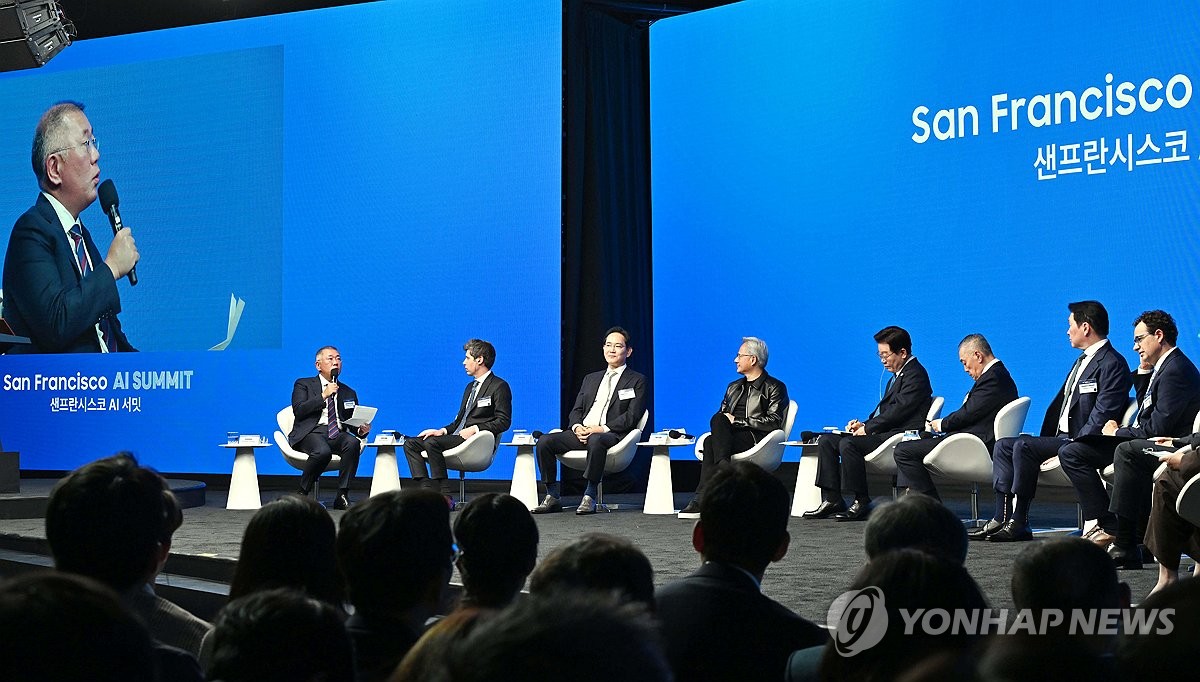 샌프란시스코 AI 서밋에서 발언하는 정의선 현대차그룹 회장