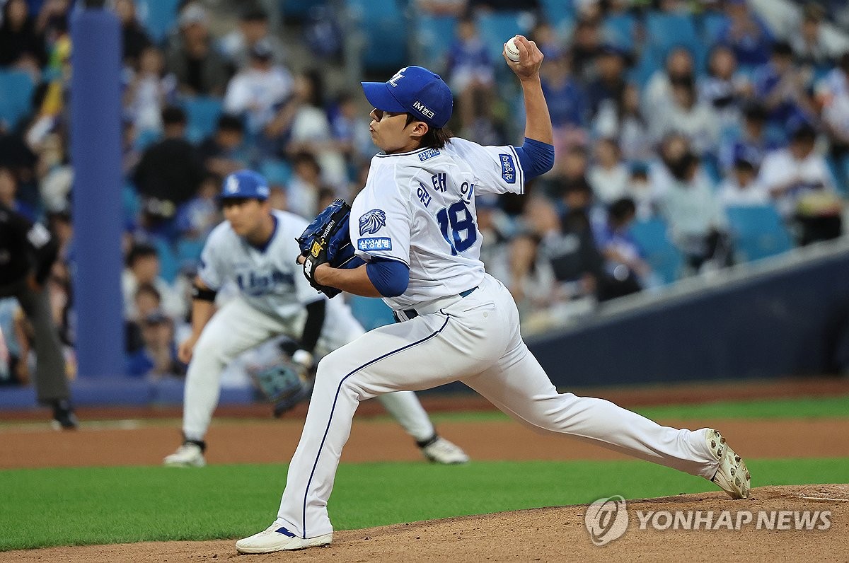 역투하는 원태인