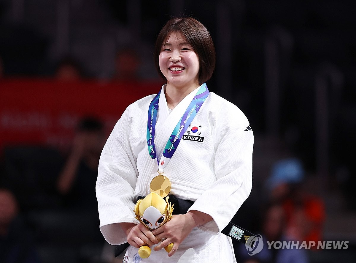허미미, 금빛 미소