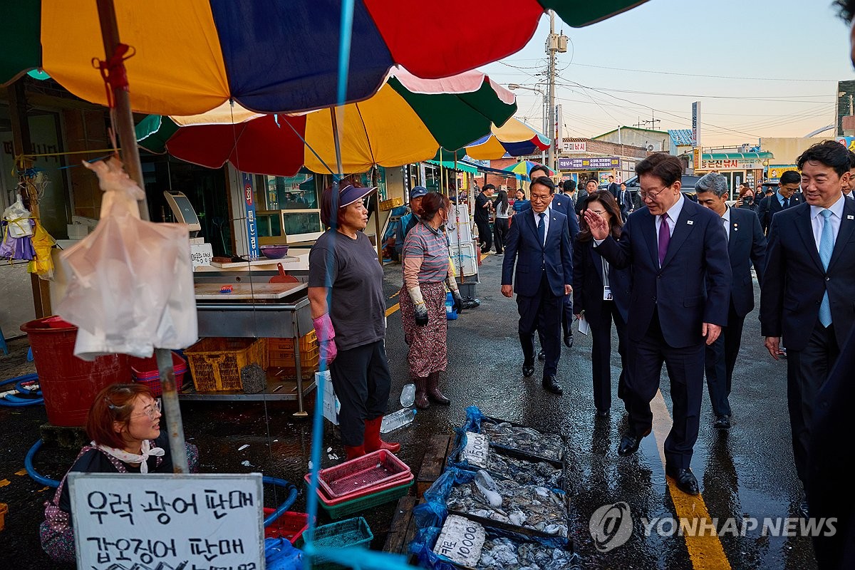 이재명 대통령, 안흥포구 방문