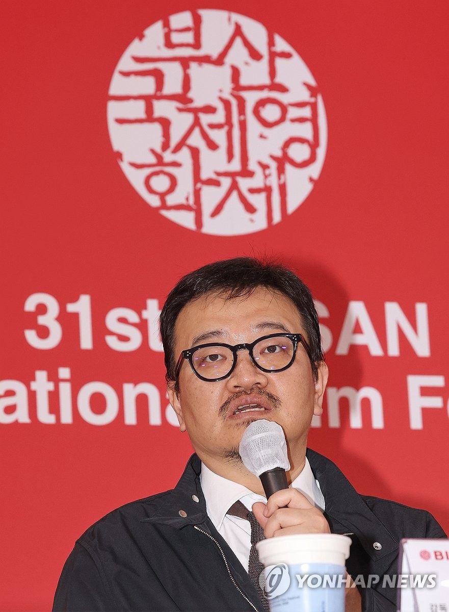 부산영화제 기자회견 참석한 연상호 감독