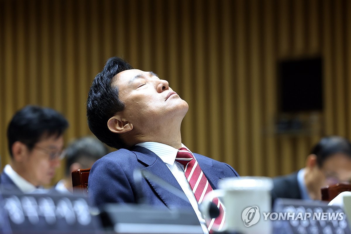 생각에 잠긴 오세훈 시장