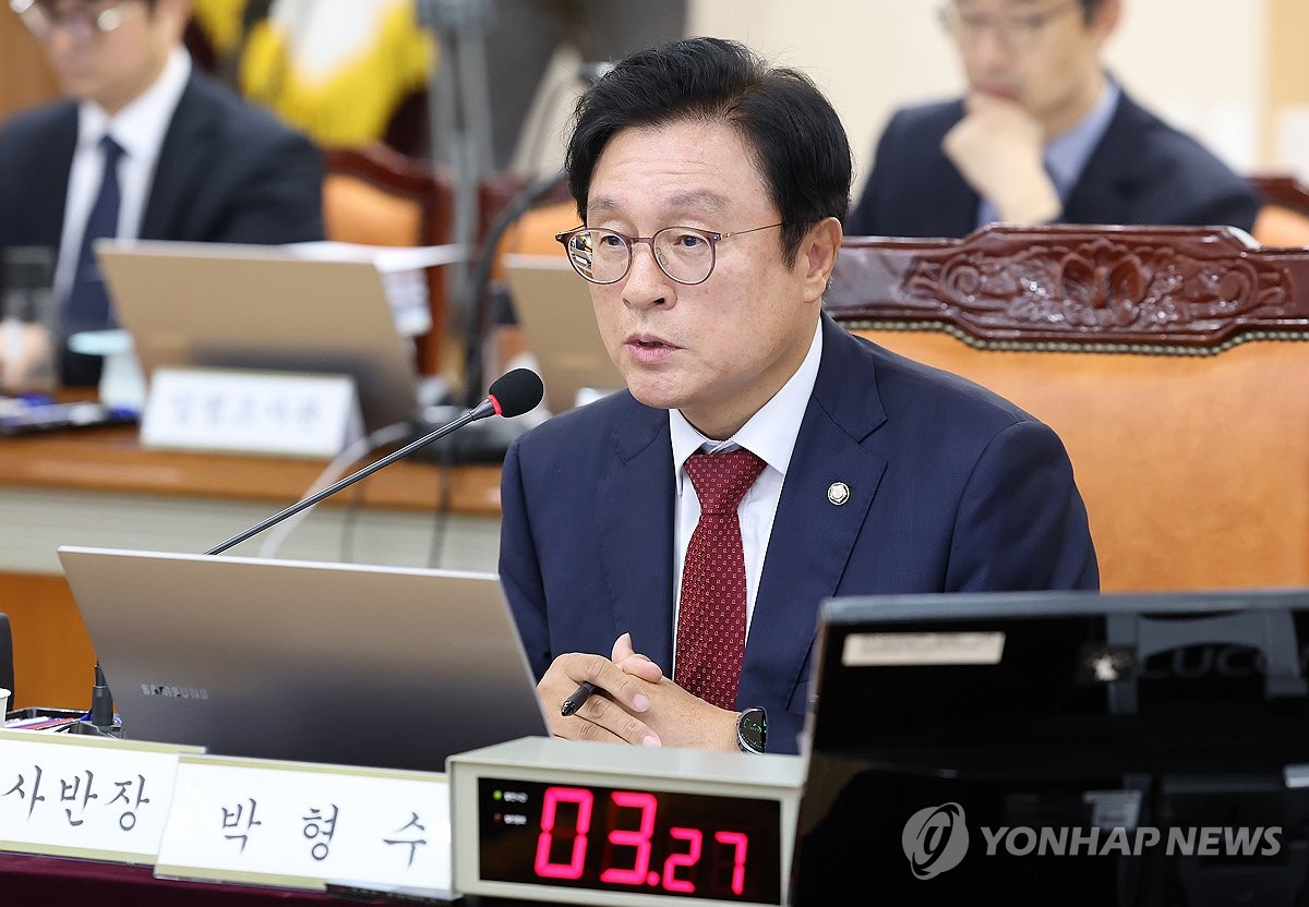 국감서 질의하는 박형수 의원