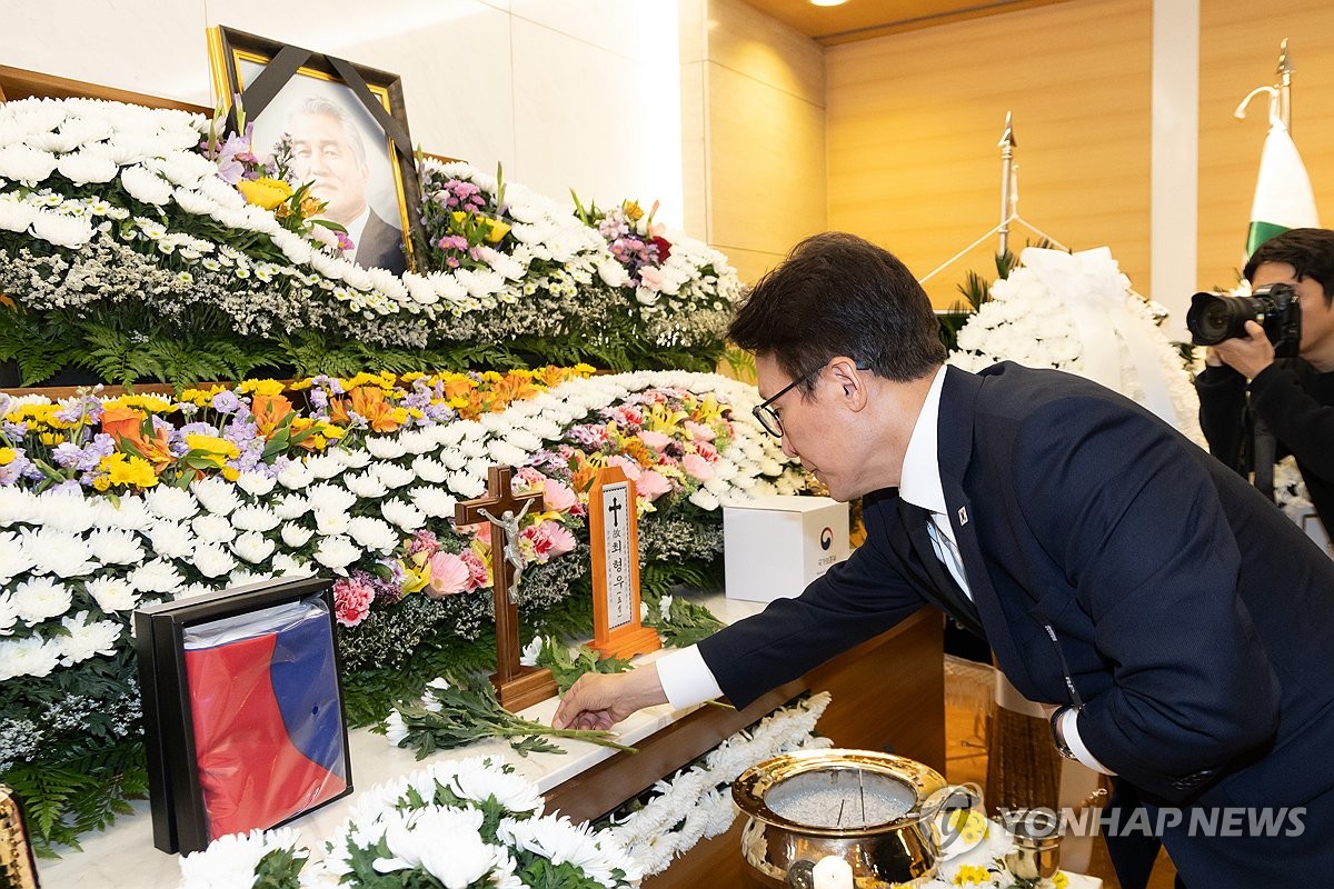 최형우 전 장관 빈소 조문하는 민주당 김민석 대표