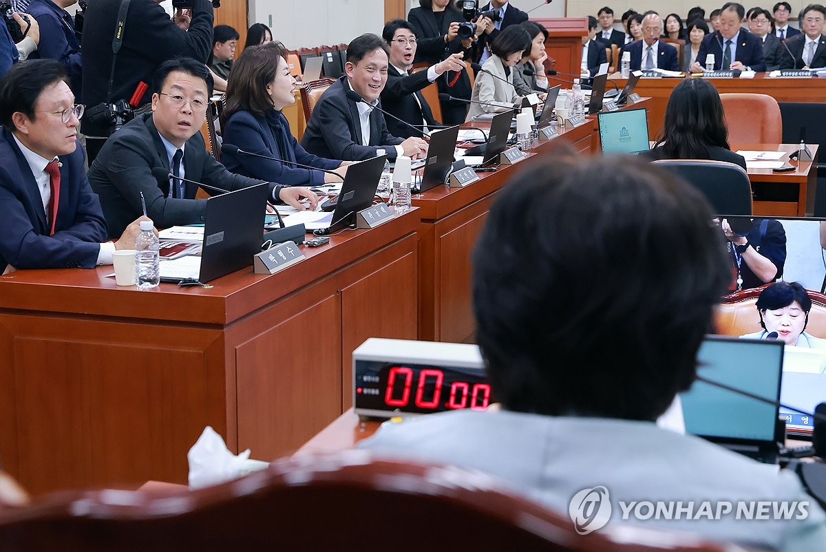 '김혜경 여사 골프 의혹' 관련 영상 상영 불가, 항의하는 국민의힘