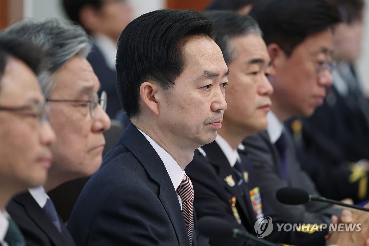이재명 대통령 발언 듣는 김지용 중수청장