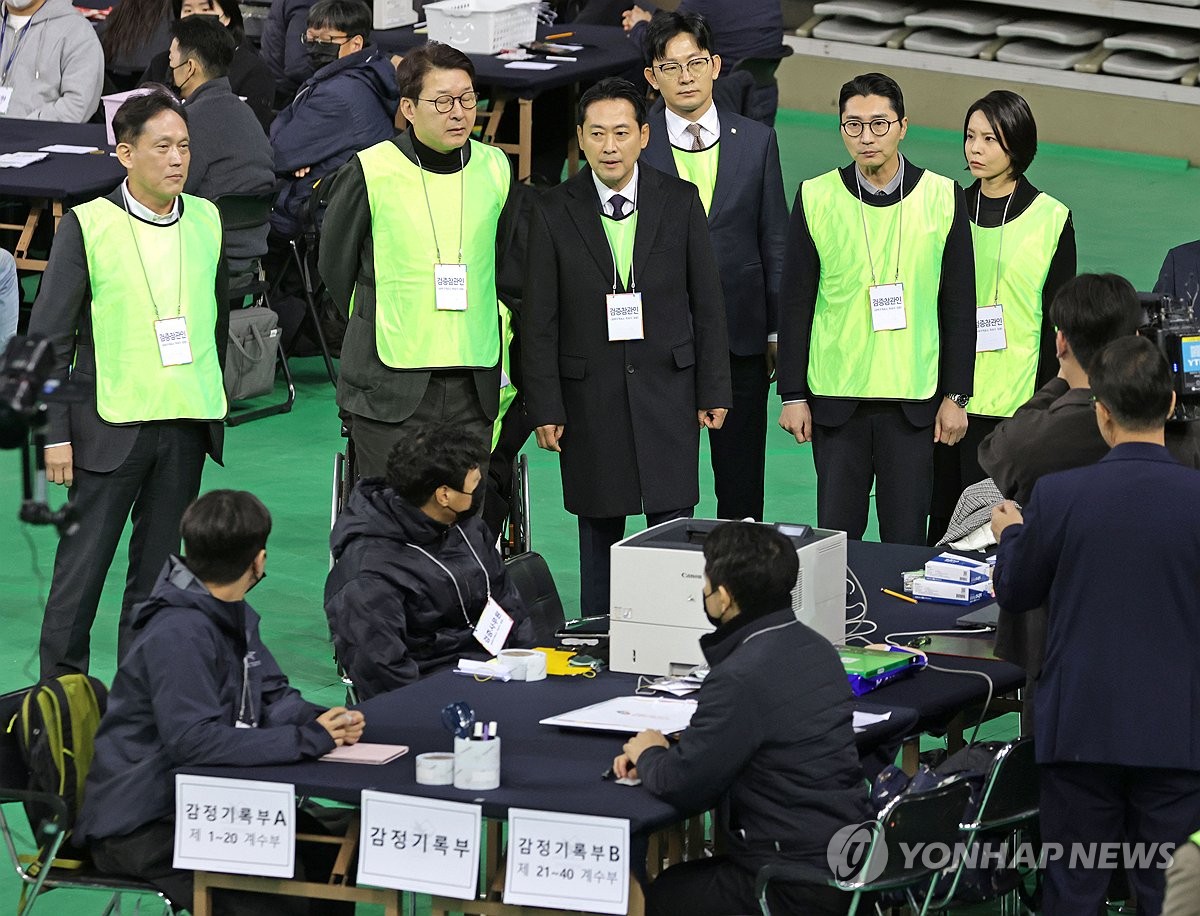 투표용지 공개검증 참관인 참석한 장동혁 대표