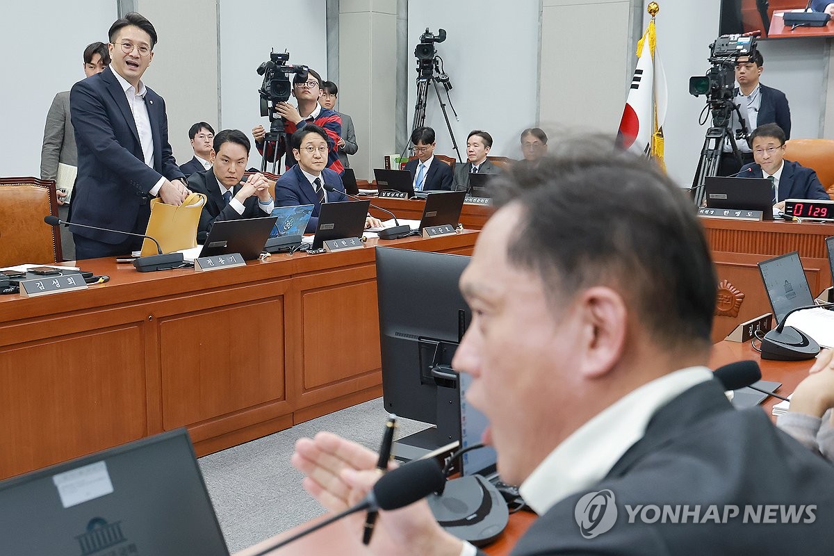 재개된 국감, '김태규 사과·사임' 놓고 다시 파행